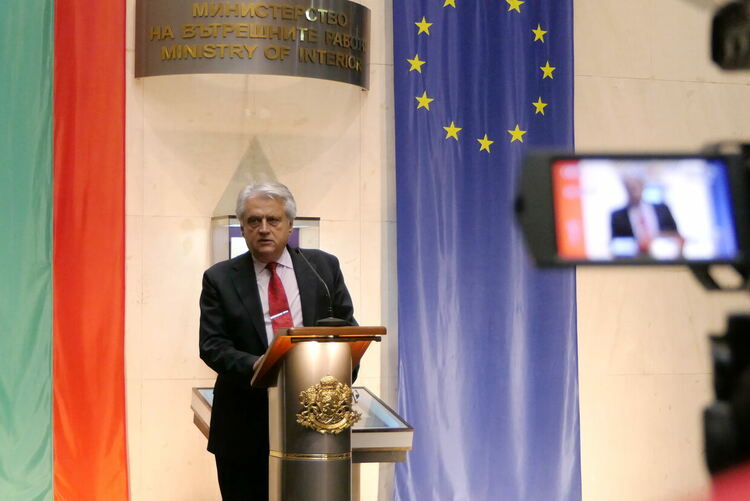 Директорът на пловдивската полиция бе награден от министър Бойко Рашков (снимки)