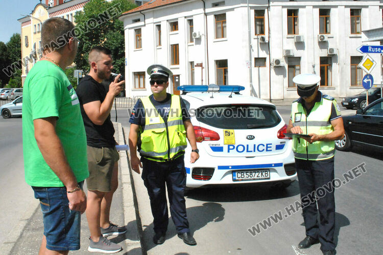 Два Мерцедеса катастрофираха до Първа поликлиника