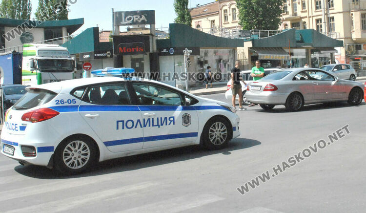 Два Мерцедеса катастрофираха до Първа поликлиника