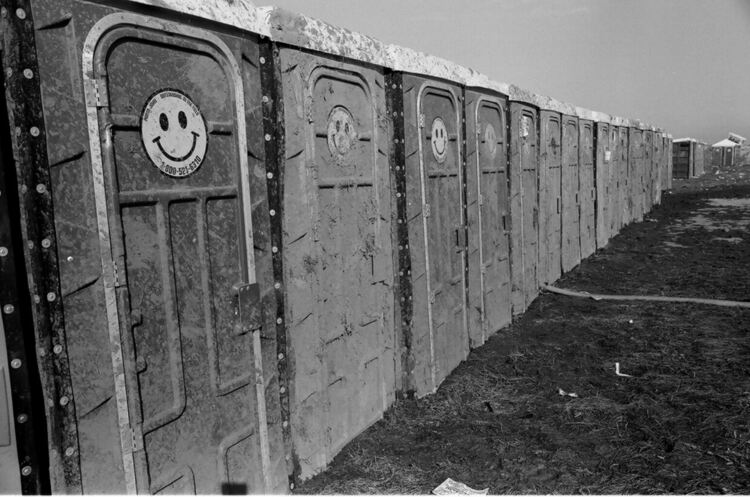 “Музикална кутия Уудсток 99: мир, любов и ярост” отбелязва 22-та годишнина от фестивала