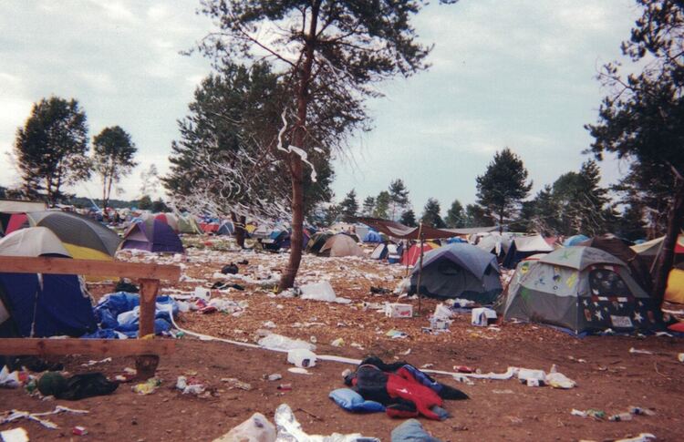 “Музикална кутия Уудсток 99: мир, любов и ярост” отбелязва 22-та годишнина от фестивала