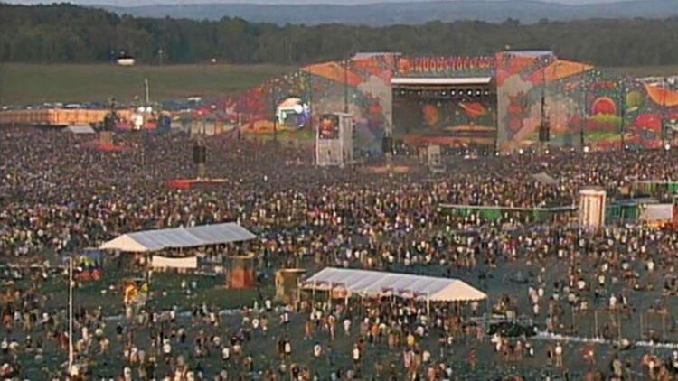 “Музикална кутия Уудсток 99: мир, любов и ярост” отбелязва 22-та годишнина от фестивала