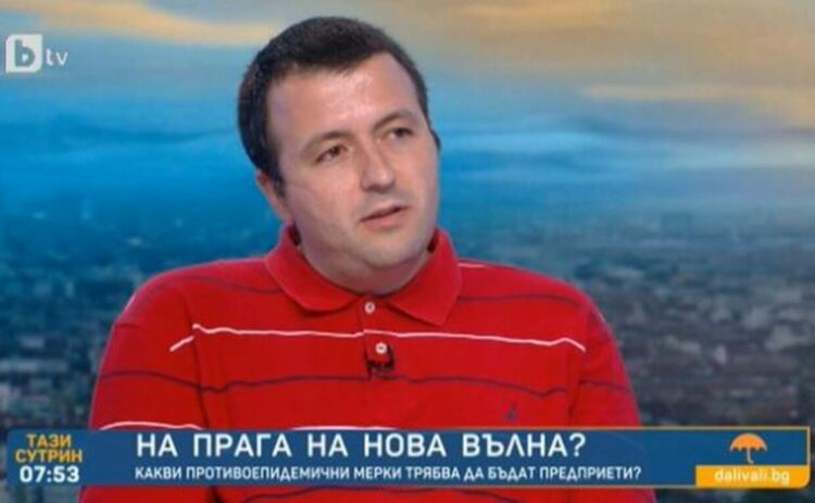 Биолог: Коронавирусът ще става по-опасен, ваксините избледняват след 6 месеца