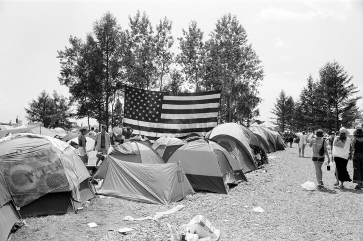 “Музикална кутия Уудсток 99: мир, любов и ярост” отбелязва 22-та годишнина от фестивала