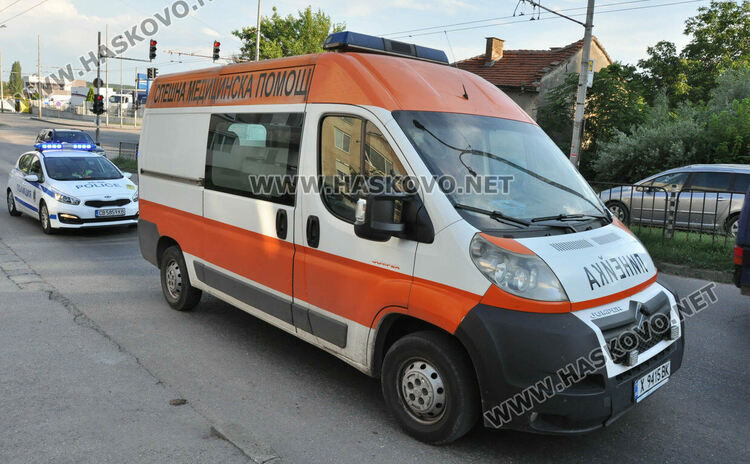 Деу се заби в аварирал Опел, двама пострадаха