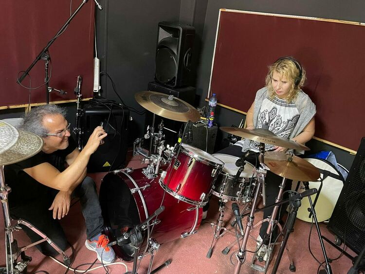 Ню уейв и пънк под нощното небе на Дъждовница