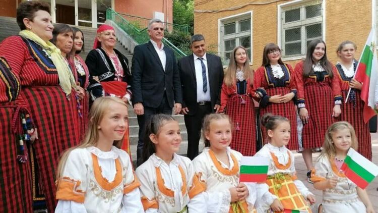 Забърдовските "Евробаби" посрещнаха премиерът Стефан Янев