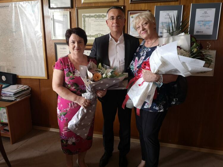 Директорки на две кърджалийски градини излизат в пенсия