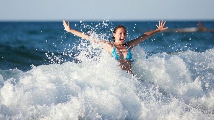Слънчево и горещо, оранжев код за по-голямата част от страната