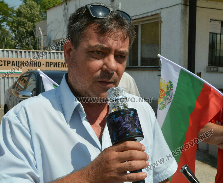 Втори протест на „Възраждане“ пред бежанския център в Харманли  с искане той да бъде преместен