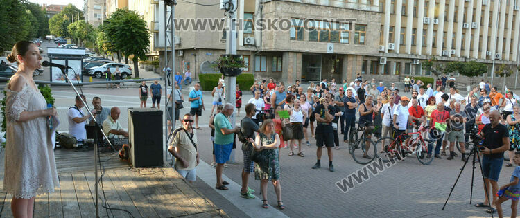 В Хасково излязоха на протест за качествена вода на достъпна и разумна цена