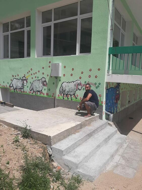 Човек с талант и добро сърце броди из община Баните!