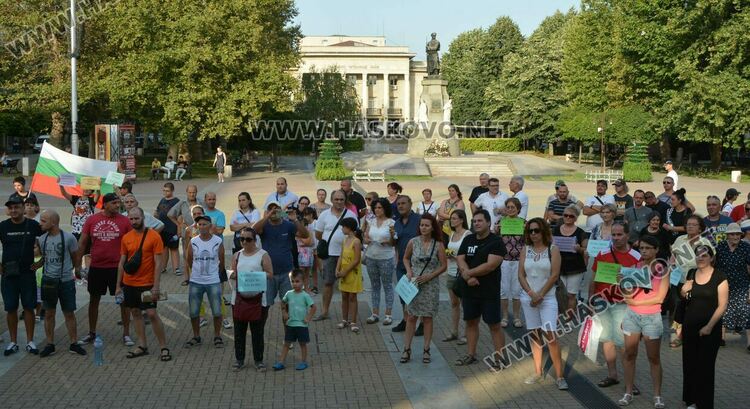 В Хасково излязоха на протест за качествена вода на достъпна и разумна цена