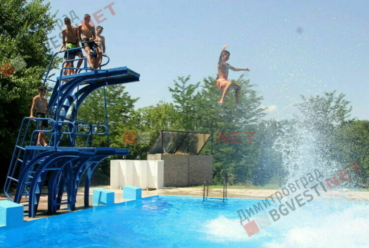 Затварят димитровградския басейн заради авария