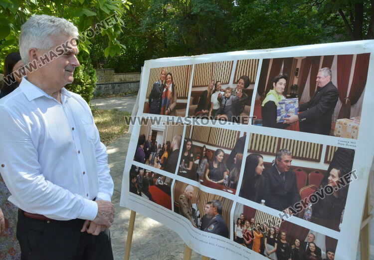 В Хасково представиха изложба „20 години в полза на армията”