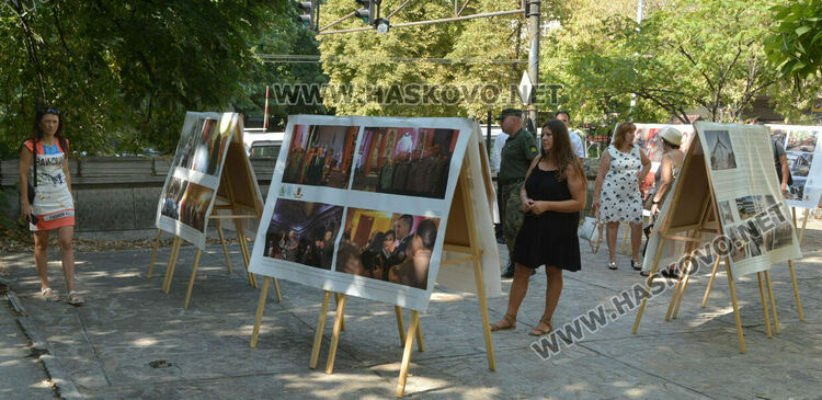 В Хасково представиха изложба „20 години в полза на армията”