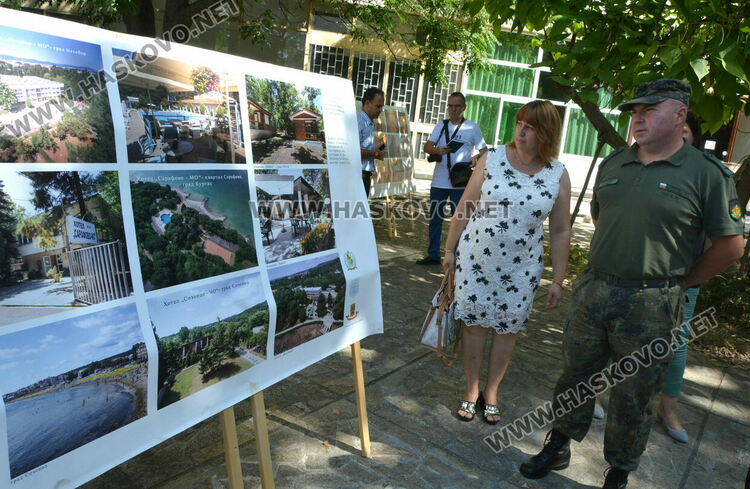 В Хасково представиха изложба „20 години в полза на армията”