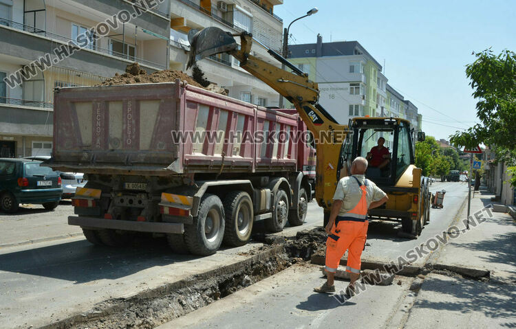 Затвориха част от улица „Стара планина“ за смяна на водопровод