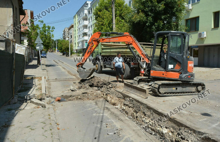 Затвориха част от улица „Стара планина“ за смяна на водопровод