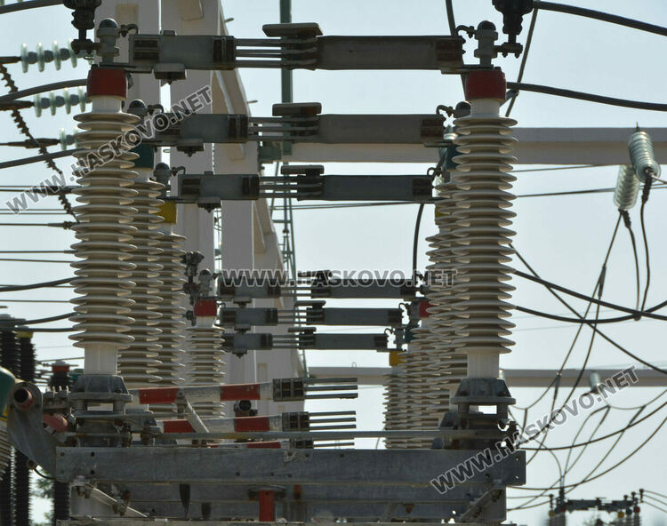 Токът в Хасково спрял снощи заради взрив в съоръжения в подстанция