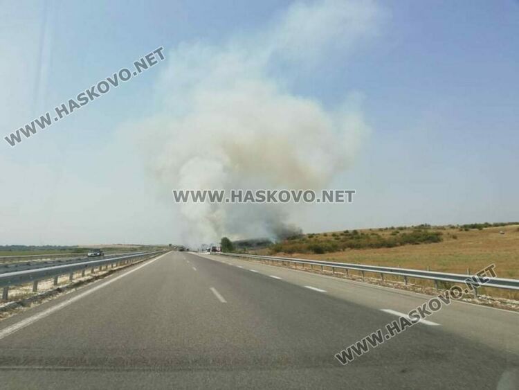 Пожар избухна край магистрала "Марица" 