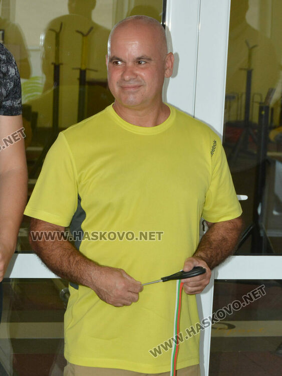 Откриха паметна плоча на Антонио Кръстев в залата по вдигане на тежести в Хасково