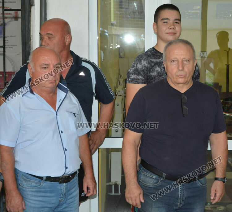 Откриха паметна плоча на Антонио Кръстев в залата по вдигане на тежести в Хасково