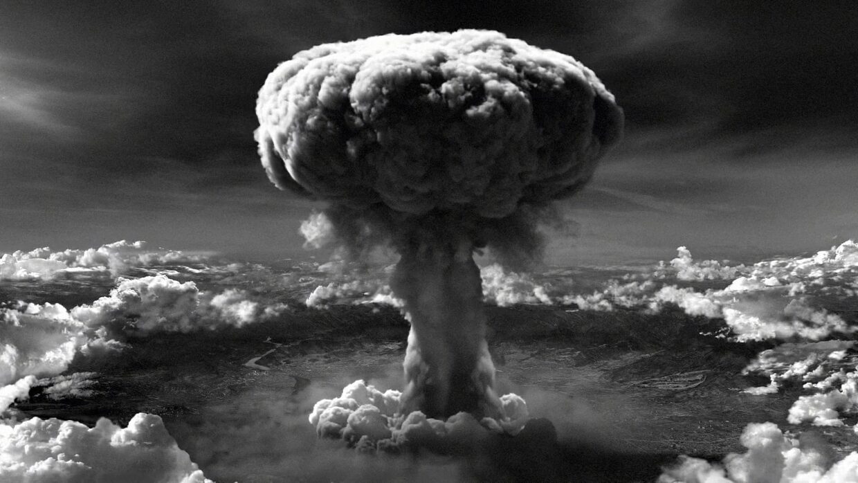 6 август 1945. "Малчуганът" - първата атомна бомба е пусната над Хирошима -  Haskovo.NET