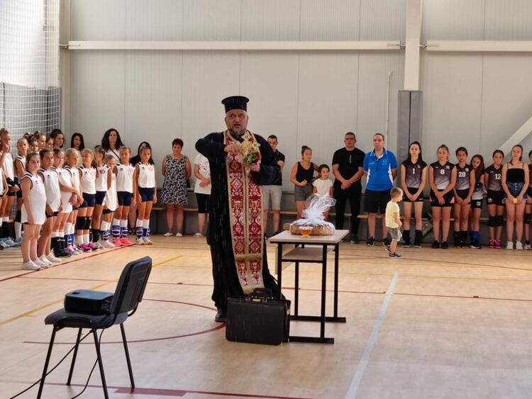 Заместник-кметът Петров откри официално новата спортна зала в Тополово (снимки)