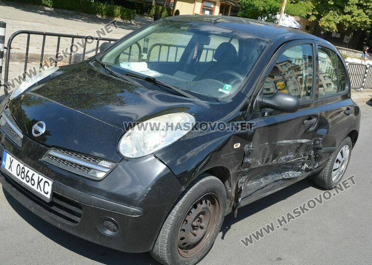 Млада водачка с Опел се заби в Нисан край „Лебеда”