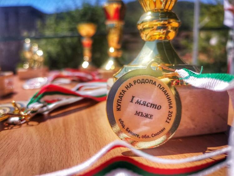 "Вълците" от Харманли спечелиха тунира по хокей на трева в Баните