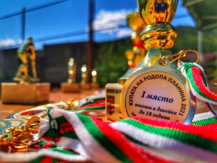 "Вълците" от Харманли спечелиха тунира по хокей на трева в Баните