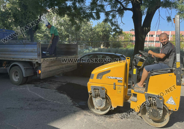 Изкърпват дупките по улица „Георги Кирков“