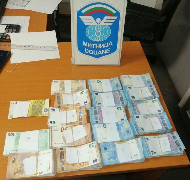 Откриха незаконни 50 000 евро на МП „Капитан Андреево“