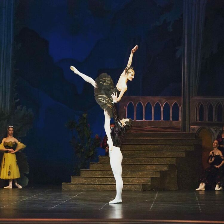 Звездите на Софийска опера и балет греят на димитровградска сцена