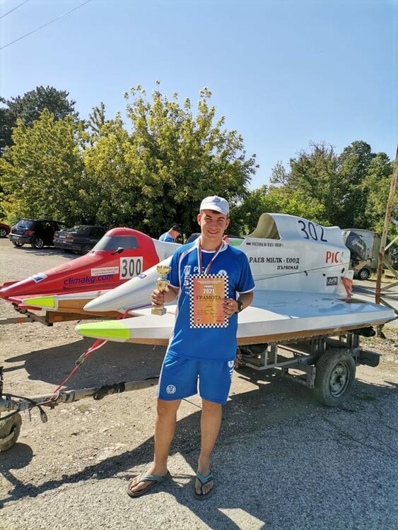 Първомайските отбори за водомоторни спортове са на V и VII място 