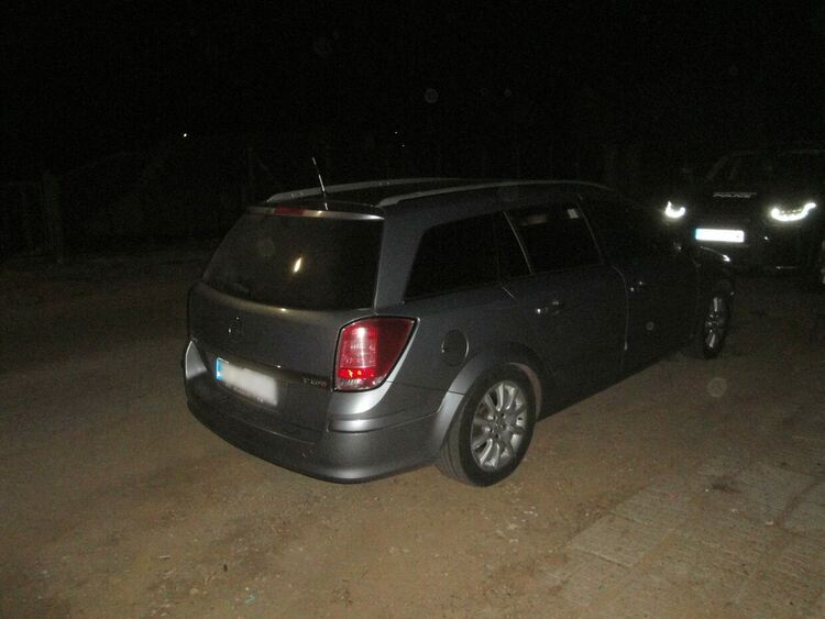 Хасковлия вози нелегално шестима мъже, жена и четири деца