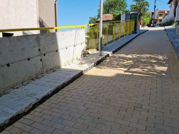 Укрепването на свлачището и ремонтът на ул. "Странджа" са напълно завършени (снимки)