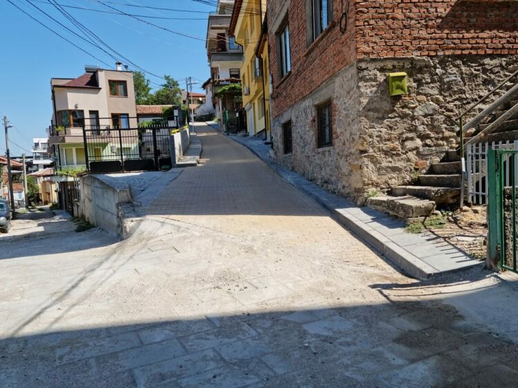 Укрепването на свлачището и ремонтът на ул. "Странджа" са напълно завършени (снимки)