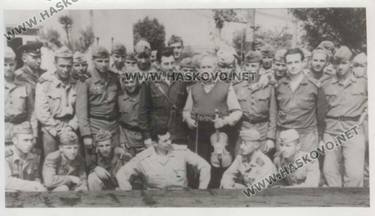 Войници и офицери на гранична застава Капитан Андреево