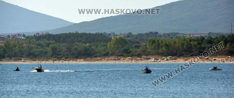 Горещо, с максимални температури до 37 градуса и умерен до голям риск за пожари