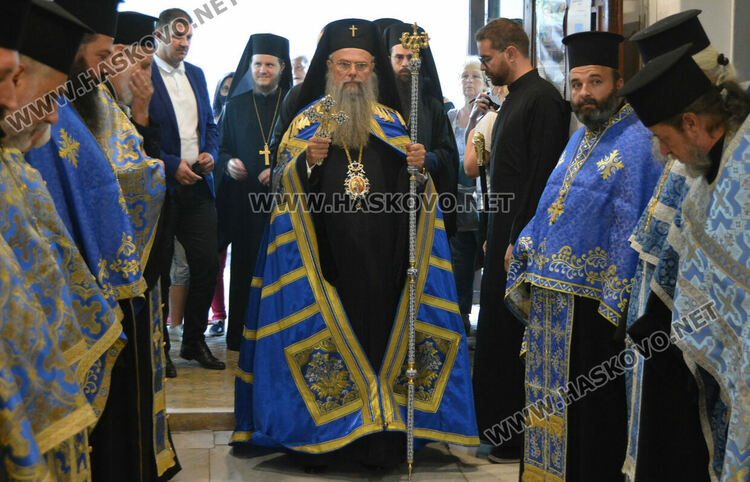 Хасково посрещна Пловдивския митрополит Николай и чудотворната икона на Света Богородица "Златна ябълка"