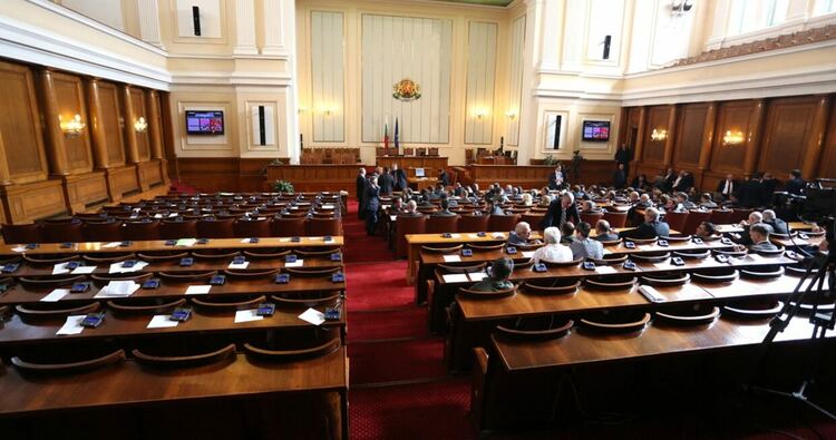 Парламентарната група на ИТН напусна пленарната зала преди гласуването за собственото им решение