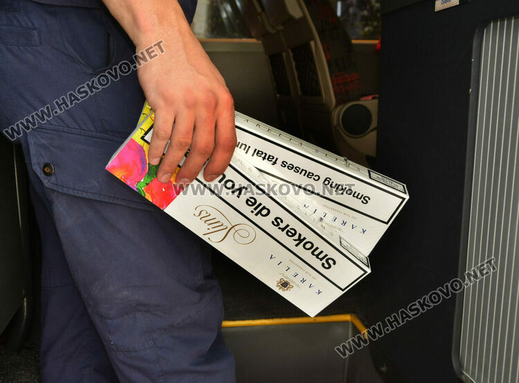 Още един автобус тарашиха за цигари пред полицията в Хасково