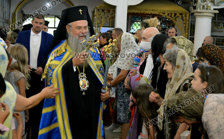 Хасково посрещна Пловдивския митрополит Николай и чудотворната икона на Света Богородица "Златна ябълка"