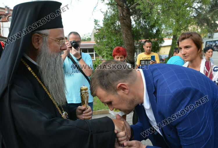 Хасково посрещна Пловдивския митрополит Николай и чудотворната икона на Света Богородица "Златна ябълка"