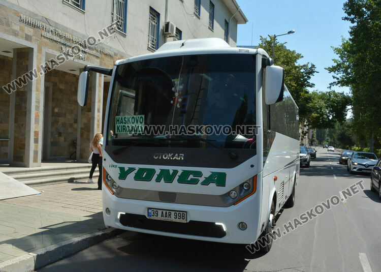 Още един автобус тарашиха за цигари пред полицията в Хасково