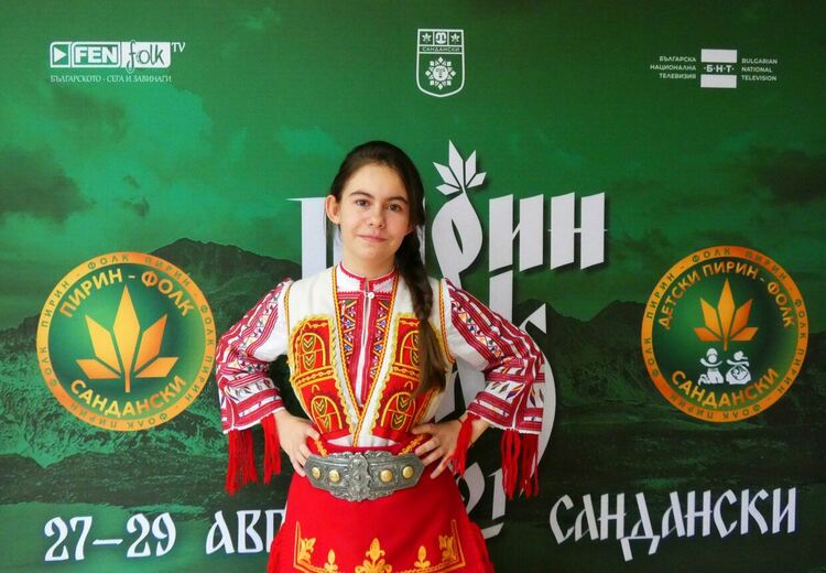 Талантливата Виктория Хаджиева от Смолян отново е в селекцията на „Детски Пирин Фолк“