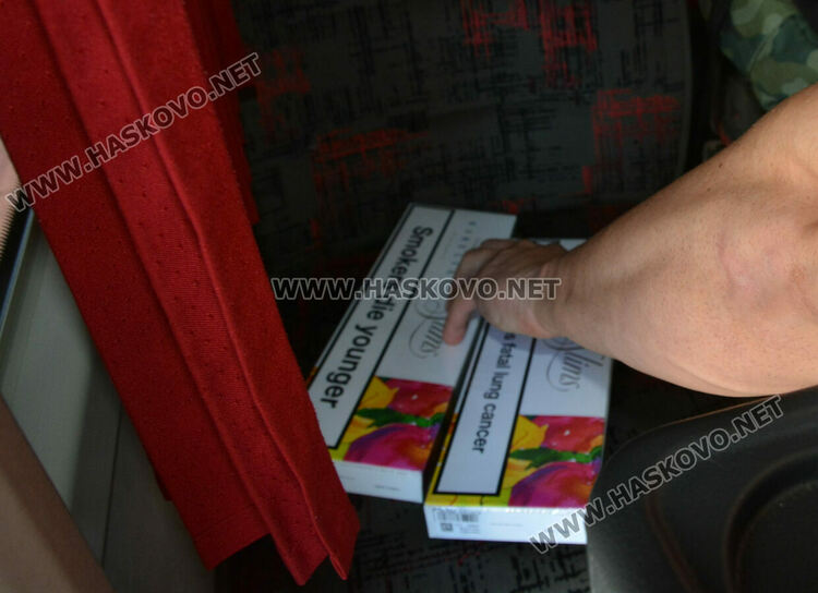 Още един автобус тарашиха за цигари пред полицията в Хасково