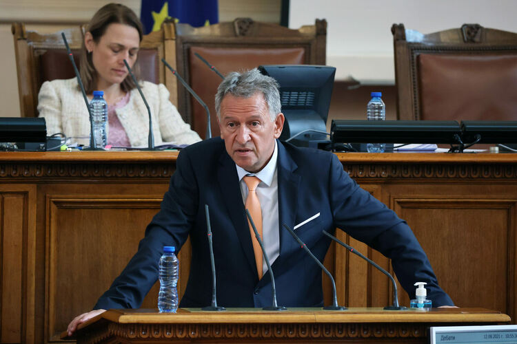 Борисов и двама министри на прокуратурата заради схема в строителството на детската болница